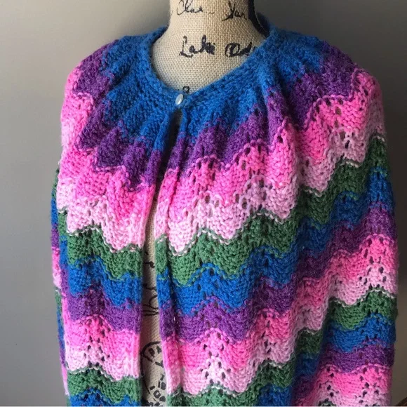 VINTAGE Crochet Rainbow Cape - Picture 5 of 5